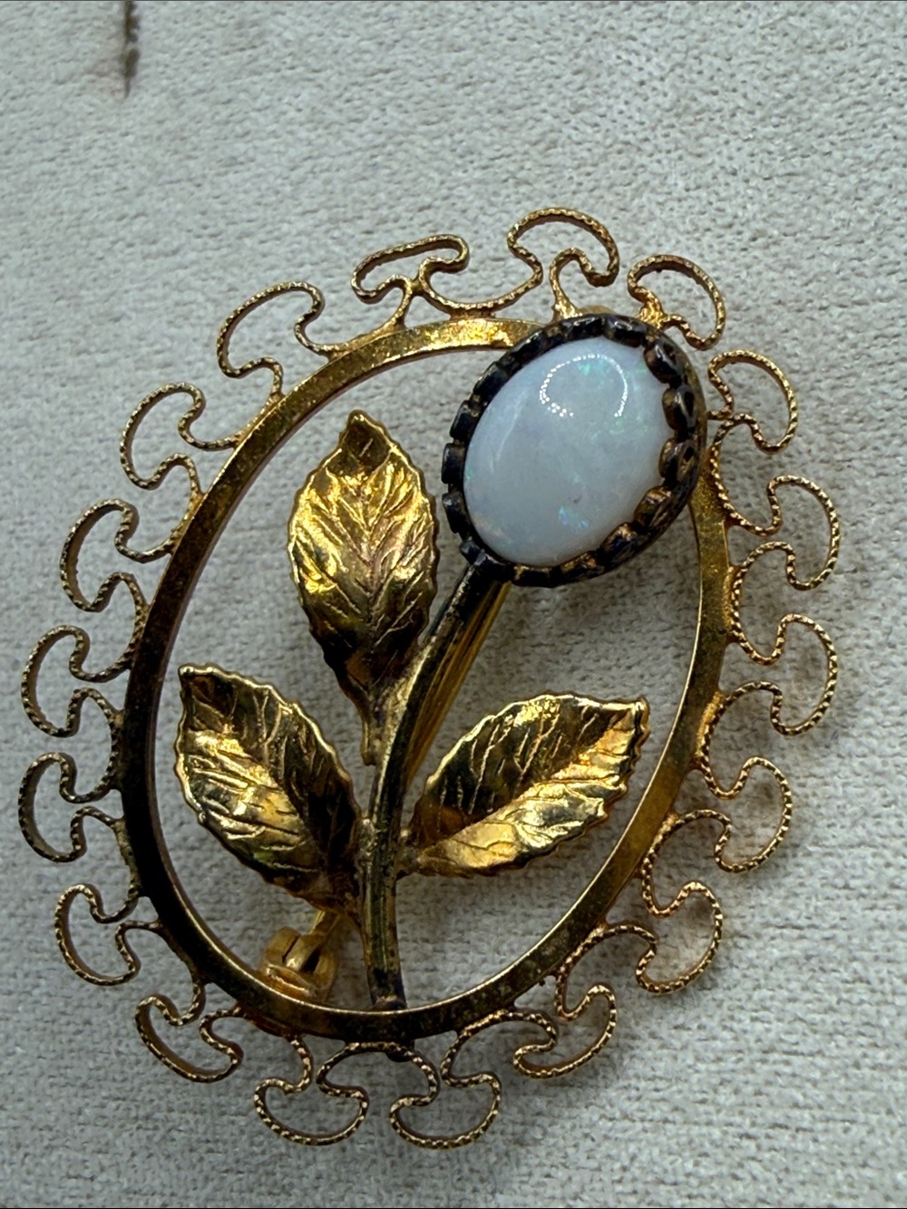 1940’s vintage 12k Gold filled Karen Lynne Leaf & faux opal bin brooch - Picture 3 of 13